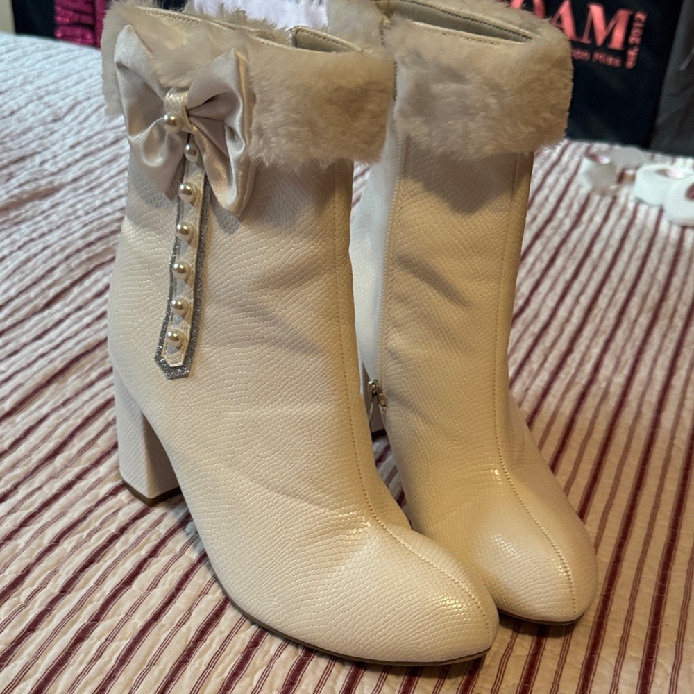 Elegant Cream Ankle Boots with Bow and Pearl Detail